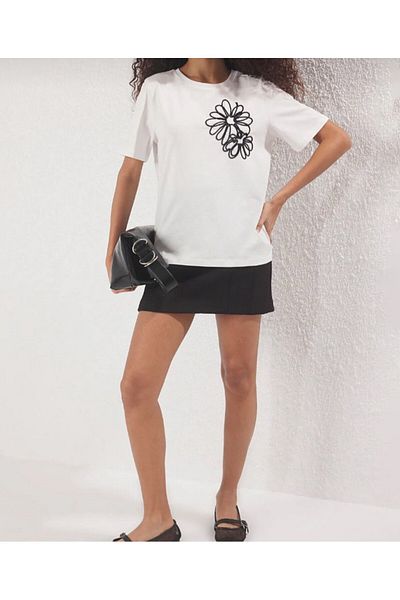 GÜLDEN KATRAN Women's Ecru Floral Embroidered Cotton T-Shirt