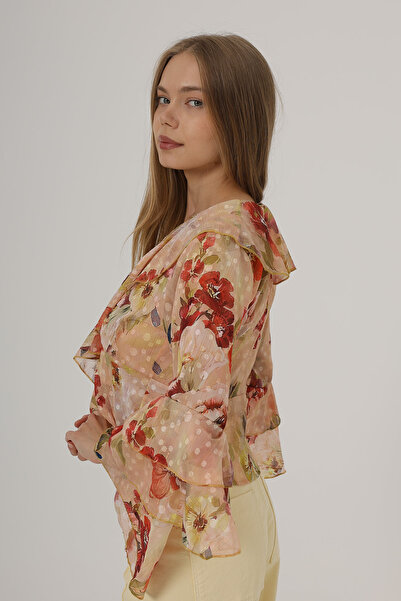 Trendyol Collection Transparente, gewebte Bluse mit Rüschen und Lachsfarbenem Blumenmuster TWOAW26BZ00183