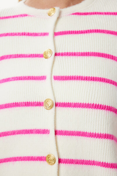 Happiness İstanbul Γυναικεία πλεκτά κοκάλινα ροζ κομψά κουμπιά ριγέ ζακέτα PF00051