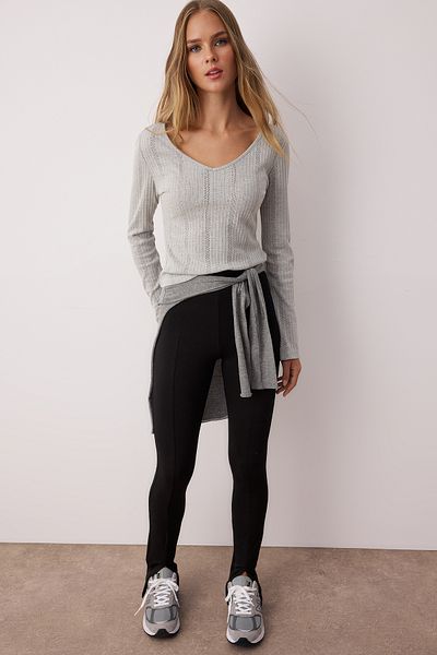 Trendyol Collection Γκρι μελανζέ με λεπτομέρεια με λαιμόκοψη V, ελαστική πλεκτή μπλούζα TWOAW26BZ00004