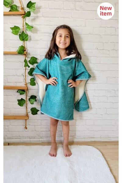 PAMUK HANIM منشفة بغطاء للرأس باللون الأخضر الزمردي - قطن وناعم، للفتيات والف...