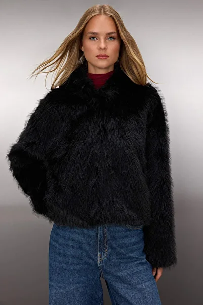 Trendyol Collection Black Oversize Mold Hooded Fur Coat Twoaw26Mo00025