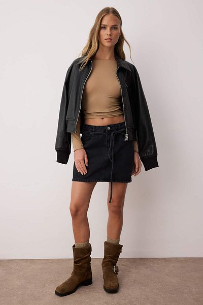 Trendyol Collection Mini fustă din denim cu talie înaltă cu centură neagră TWOAW26ET00025
