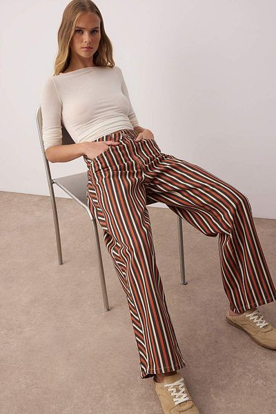 Trendyol Collection Кафяви дънки баги с райета и нормална талия TWOAW26JE00003
