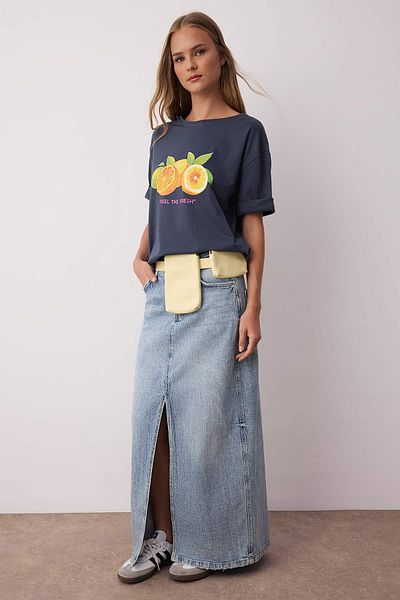 Trendyol Collection Tricou tricotat cu imprimeu antracit 100% supradimensionat/larg, cu imprimeu lămâie TWOSS25TS00217