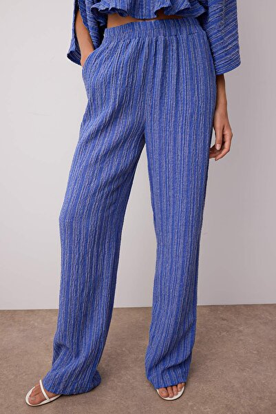 Trendyol Collection Pantaloni albaștri din țesătură texturată cu talie elastică TWOSS24PL00142