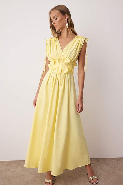 Trendyol Collection Ανοιχτό κίτρινο τρισδιάστατο λουλούδι με λεπτομέρειες από ποπλίνα Κομψό βραδινό φόρεμα επιστροφής στο σπίτι TPRSS24EL00282