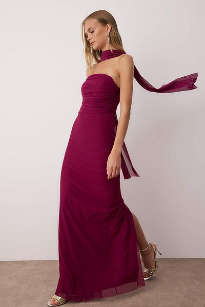 Trendyol Collection Βραδινό φόρεμα αποφοίτησης με λεπτομέρεια από τούλι με σαμπάνια TPRSS25AE00056