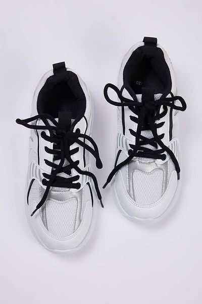 TRENDYOL SHOES White Contrast Detailed Light Sole Big Boys Kids Sports Shoes Takaw26Sn00007