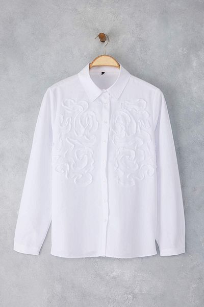 Trendyol Collection Бяла текстурирана тъкана риза с голям размер TWOAW26GO00019