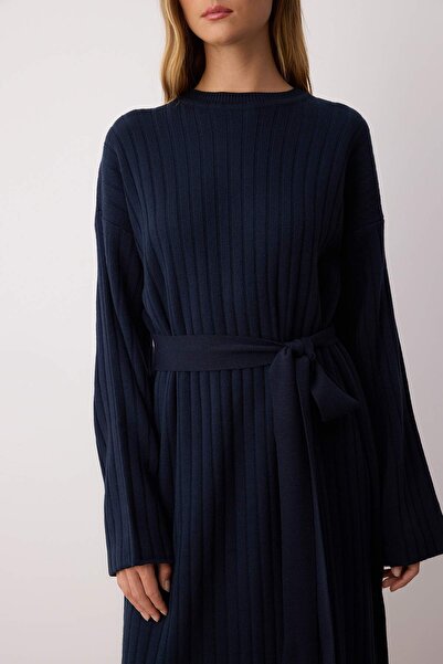 Trendyol Modest Sötétkék öves bordás kötött ruha TCTAW24EB00008