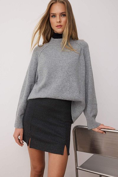 Trendyol Collection Antracytowa dzianinowa spódnica mini z rozcięciem i regularną talią TWOAW20ET0565