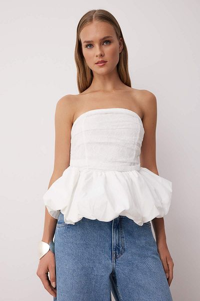 Trendyol Collection Λευκή μονόχρωμη στράπλες αμάνικη υφασμένη μπλούζα Terrycotton Party TPRAW26BZ00004