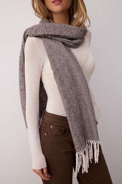 Trendyol Collection Hnědý dámský šátek s měkkou texturou TWOAW22AT0039
