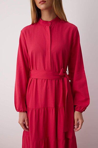 Trendyol Modest Σκούρο ροζ ζωσμένο φόρεμα γιακά με λεπτομέρεια υφαντό TCTSS21EL3343