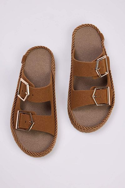 TRENDYOL SHOES Papuci de damă cu talpă groasă, cu cataramă antică, cu bandă dublă, maro, TAKSS25SD00073
