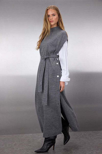 Trendyol Modest فستان سترة محبوك بأزرار أنثراسايت TCTAW24UV00038