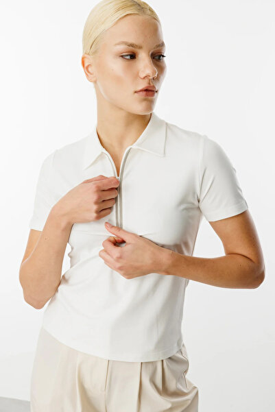 ON Модна блуза с поло яка, камъни и цип, къс ръкав