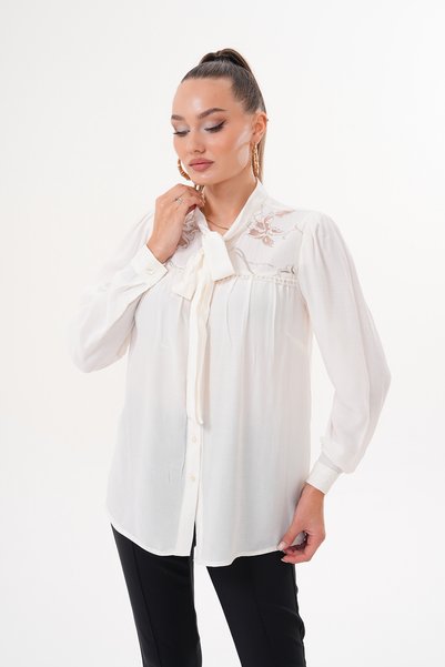 Loom Boutique قميص Robe Devore ذو الياقة المربوطة مقاس كبير