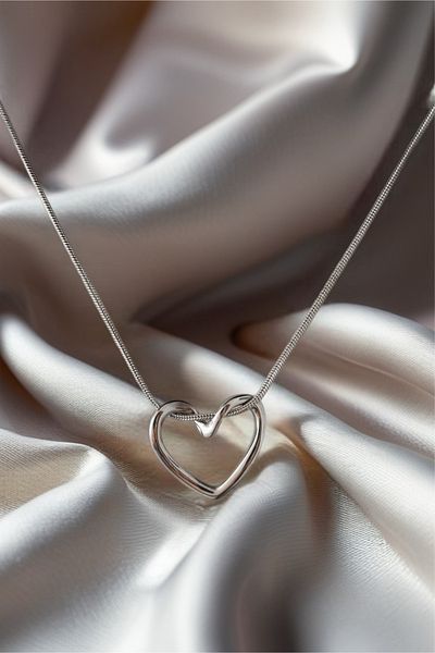 stainless steell قلادة فضية بعقدة قلب من الفولاذ