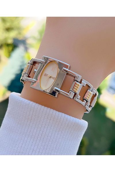 Q&Q QZ01J7821A Vintage Women's Wristwatch - Stylish and Comfortable Design