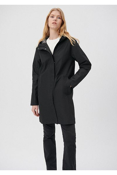 Mavi Черна ветровка с качулка Regular Fit / Normal Cut 1110136-900