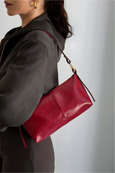 Yuka Atelier Geantă de umăr mini Cushy din piele artificială lucioasă