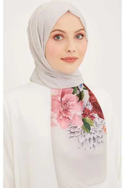 Armine Life Shawl 3611 - Model 20x18