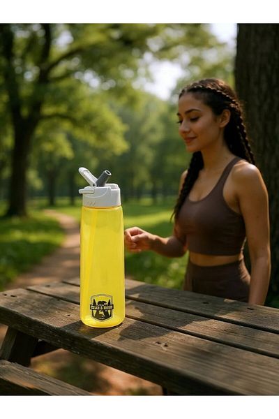 Bear&Dear بير اند دير - زجاجة مياه بلاستيكية شفافة بلون أصفر فاتح تريتان مع مقبض محوري 750 مل - Mt0005