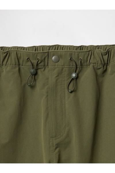 GAP Erkek Haki Paraşüt Pantolon