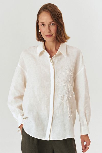 Exquise Floral Embroidered Regular White Linen Shirt