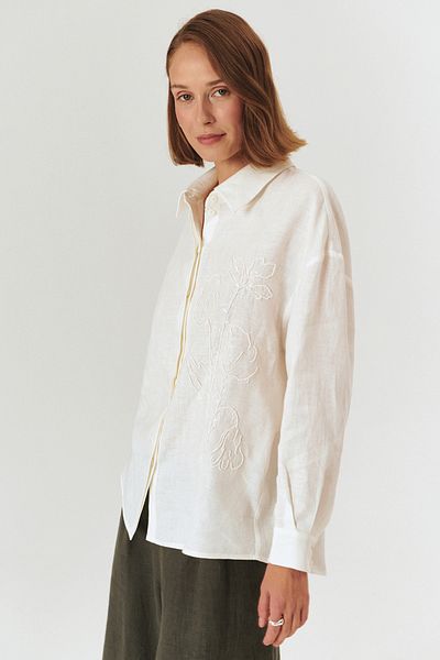 Exquise Floral Embroidered Regular White Linen Shirt