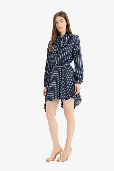 DeFacto Asymmetrisch gestreifter Satin-Minirock mit hoher Taille E7265AX25SP