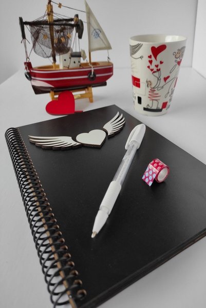 Tasarım Siyah Defter Notebook with Black Leaves Drawing Notebook with Black Pages Winged Heart Pattern Wooden Cover Memory Notebook
