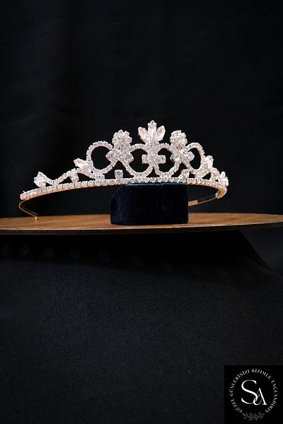 SimgeAksesuar Crystal Stone Fashionable and Elegant Bridal Tiara