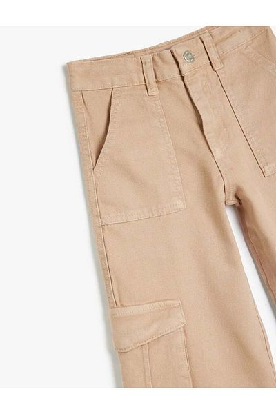 Koton Baumwoll-Jeanshose mit Cargo-Taschen und Knopfdetail