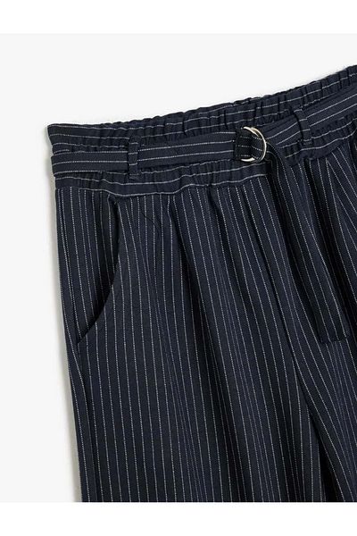 Koton Țesătură din viscoză - Pantaloni cu detaliu în talie și buzunare cu talie elastică
