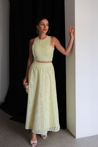 Julidress Bluză crop cu dantelă din țesătură brodată galbenă și fustă lungă maxi Set premium
