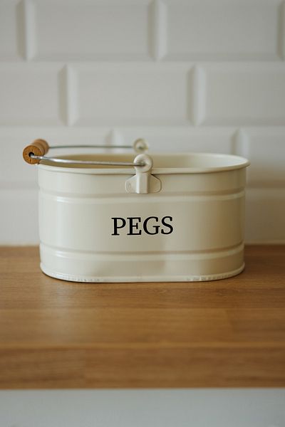 Dekorzdükkan Galvanized Wooden Handle Latch Bucket (Cream Color)