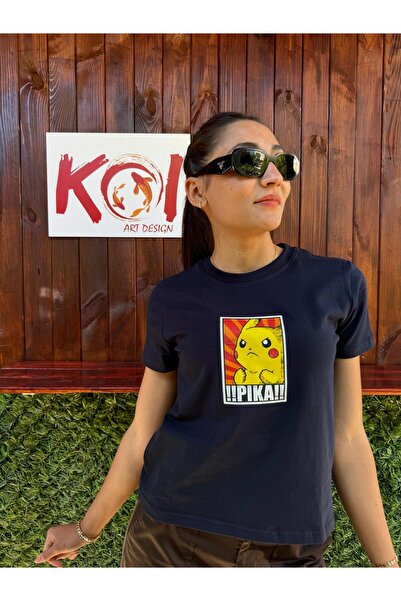 Butik بيكاتشو / تي شيرت نسائي باللون الأزرق الداكن