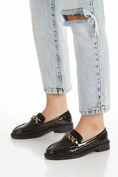 angel shoes Kadın Siyah Rugan Gold Kalın Zincirli Blok Topuklu İddialı Loafer