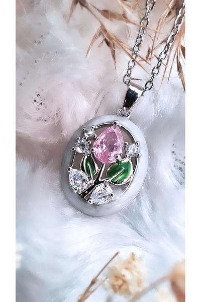 Serenity قلادة نسائية من الفولاذ على شكل زهرة التوليب