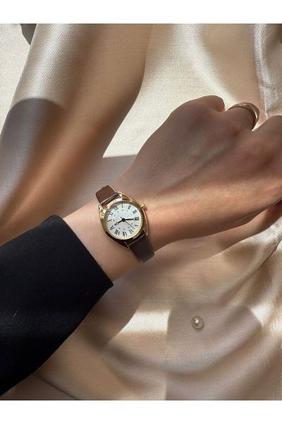 QUARTZ Rubsey Vintage Women Wristwatch Retro Leather Cord 1Pcs(Item in the Picture Will Be Sent)