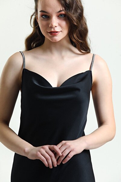 Magic Form Degaje Collar Satin Stone Strap Nightgown