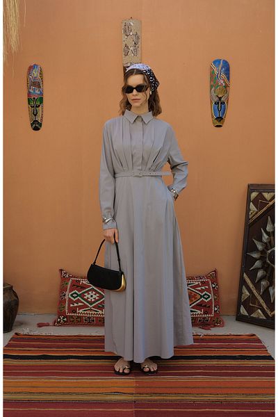Fatma Atasoy Γκρι βαμβακερό φόρεμα με πλισέ επικάλυψη ζώνης
