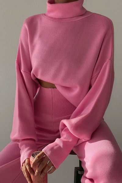 WOMAN VISION Set de tricotaje roz - Pulover cu gât țesut și pantaloni tricotați cu talie înaltă 015