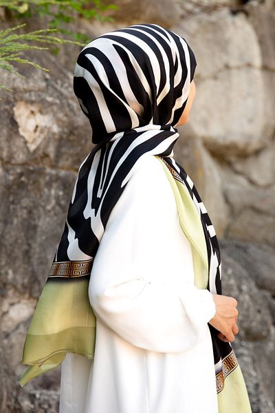 Vissona Women's Fresh Silk Shawl Pistachio Green Black