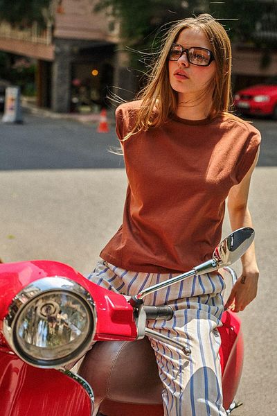 Quzu Tricou de bază căptușit fără mâneci maro