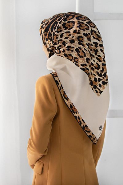 Vissona 100% Twill Silk Leopard Pattern Κρεμ Χρώμα 90x90 Φουλάρι Σχήμα Φύτευσης: Ράψιμο στο χέρι
