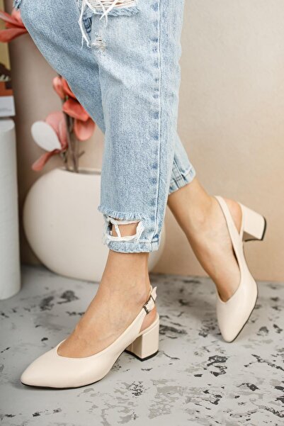 Modaarmada Bej önü kapalı arkası açık 5 cm topuklu kadın ayakkabı